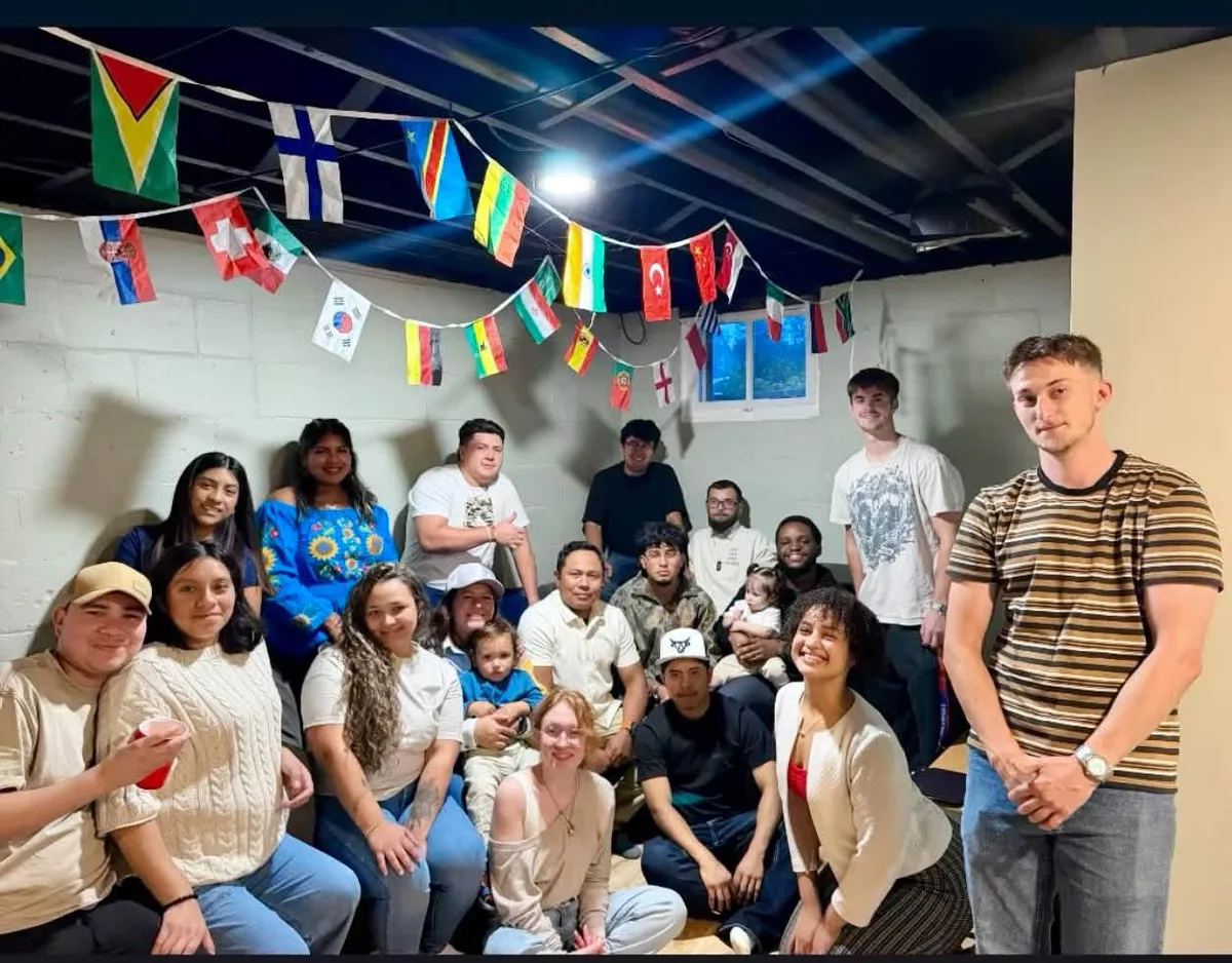 Jóvenes de Estruendo reunidos